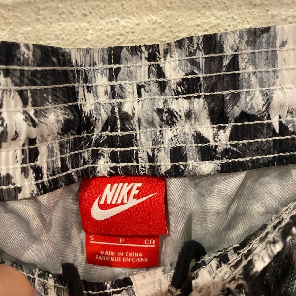 Nike All Over Print Bonded Woven Mish Mash Pants Size Small EUC